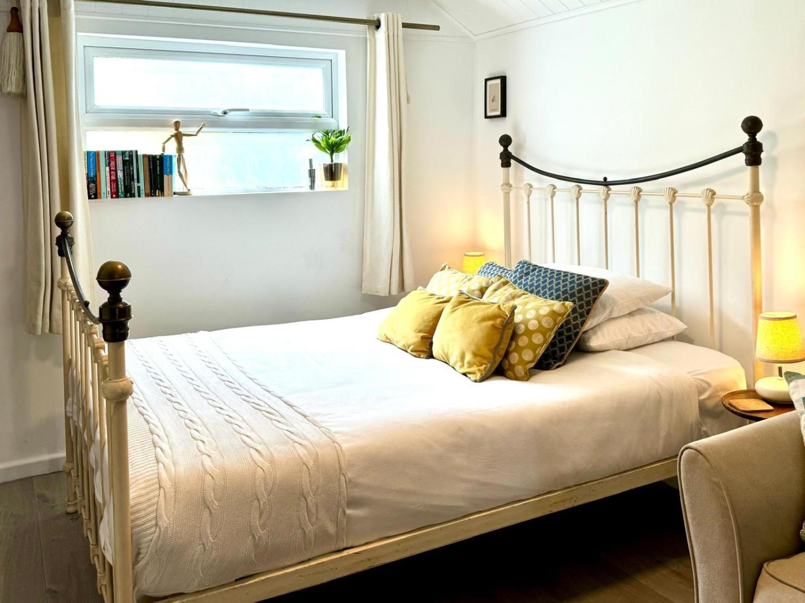 Lily S Pad - Private Retreat In Lymington, New Forest Apartment *