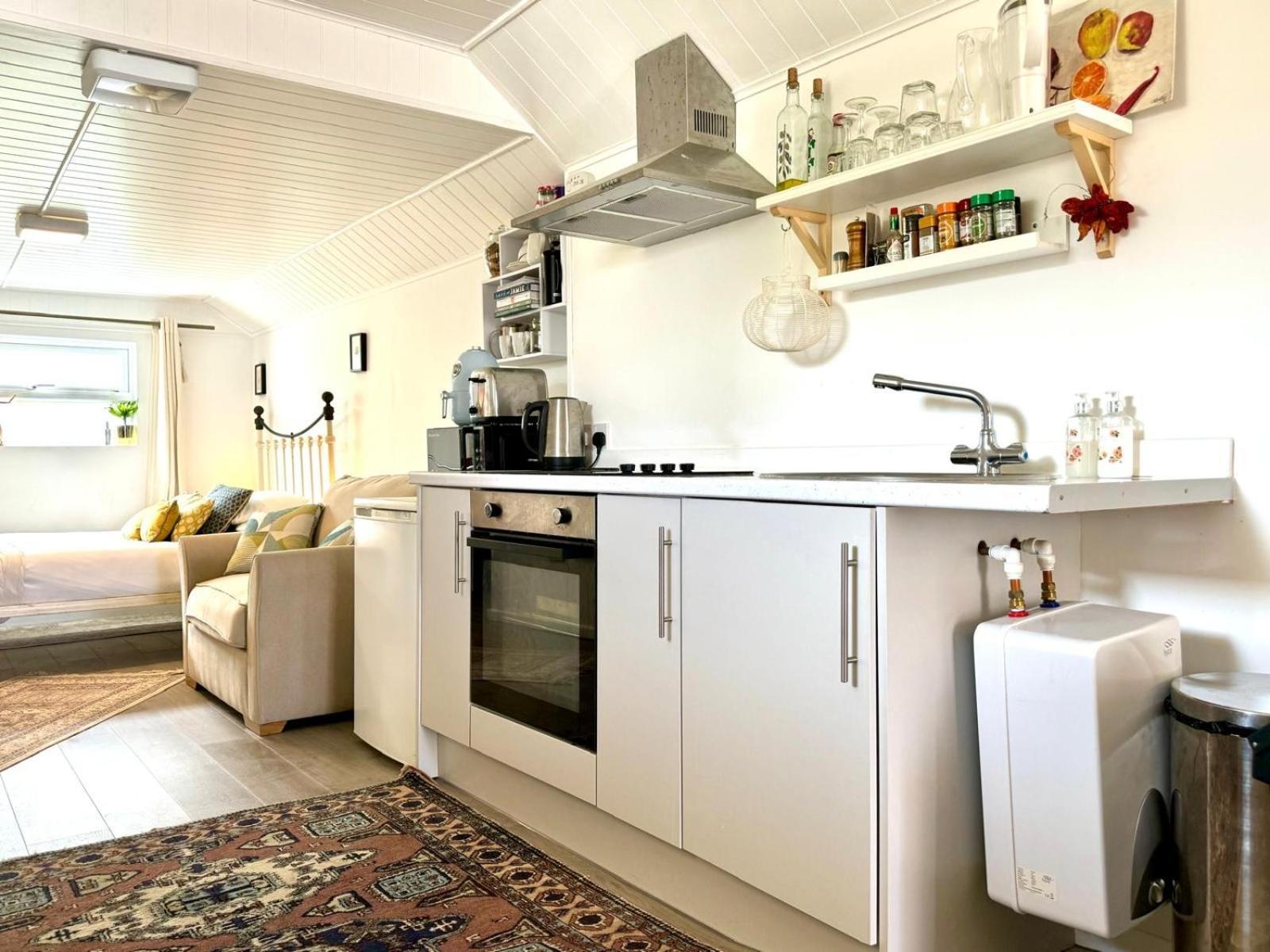 Apartment Lily S Pad - Private Retreat In Lymington, New Forest